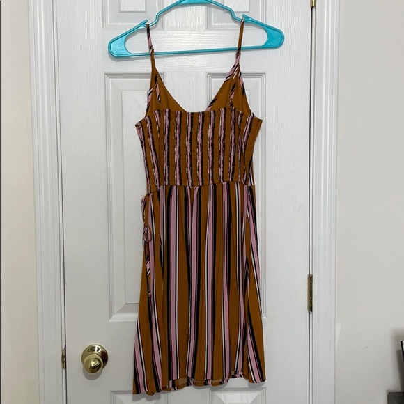 DISCOUNTED SHIPPING!! Summer Dress - Picture 2 of 5